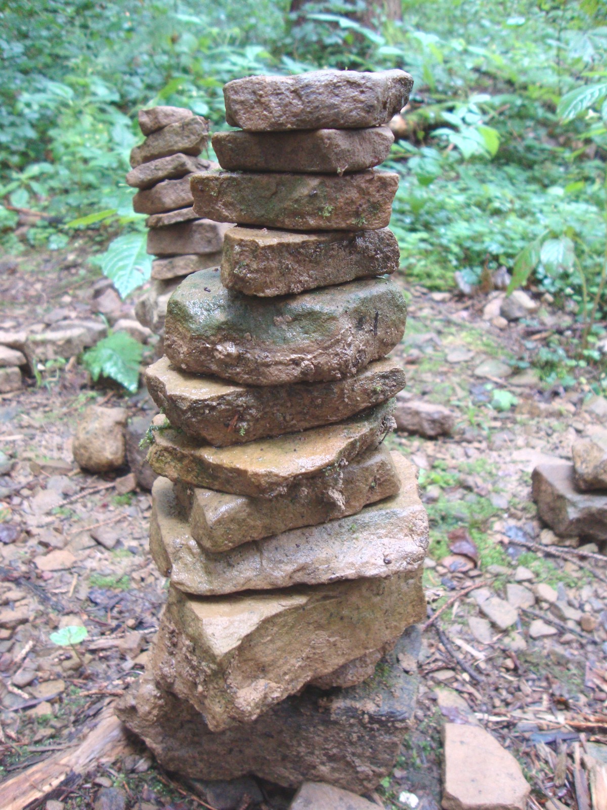 Turm aus Steinen: den Weg Weisen